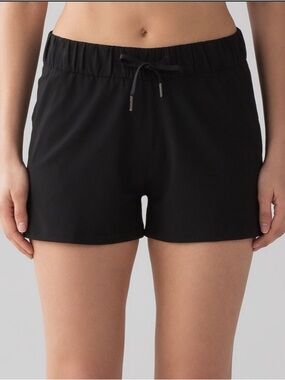 Lululemon On The Fly‎ Short *Woven *2.5" Black (First Release)